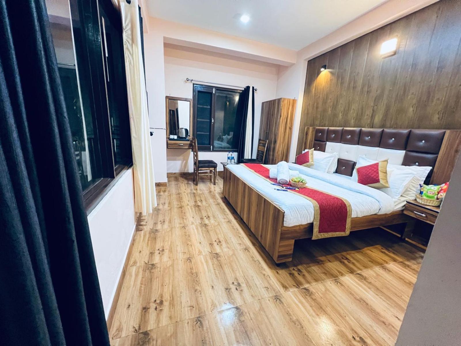 Hotel The Canadian With Jungle View, Near Dalhousie Bus Stand Banikhet 외부 사진